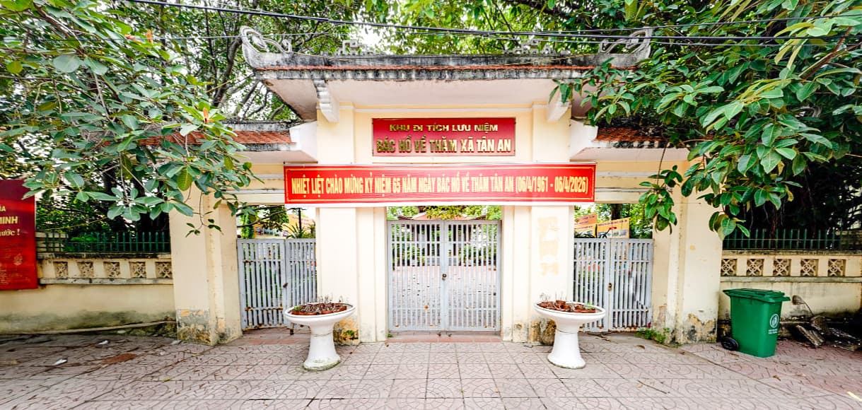 Khu Lưu Niệm Bác Hồ Về Thăm Tân An